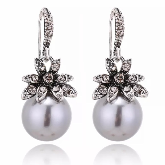 Jewelry - 🆕 Silver Pewter Floral Rhinestone Pearl Drop Dangle Earrings NWT